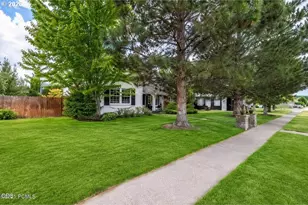 840 E 1st St, Prineville, OR 97754 - Photo 2