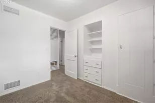 10722 NE Thompson St, Portland, OR 97220 - Photo 22