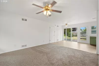 10722 NE Thompson St, Portland, OR 97220 - Photo 6
