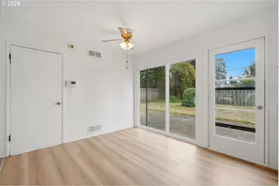 10722 NE Thompson St, Portland, OR 97220 - Photo 14