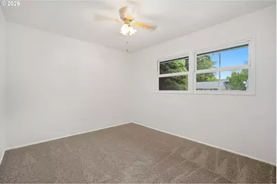 10722 NE Thompson St, Portland, OR 97220 - Photo 24