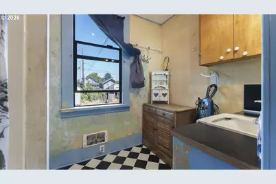 976 S 5th St, Coos Bay, OR 97420 - Photo 16