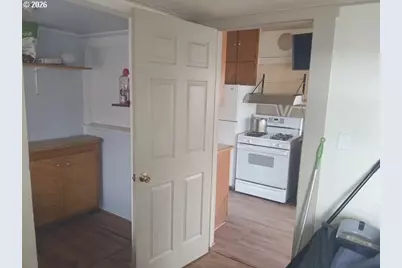 432 NW 10th St, Redmond, OR 97756 - Photo 4