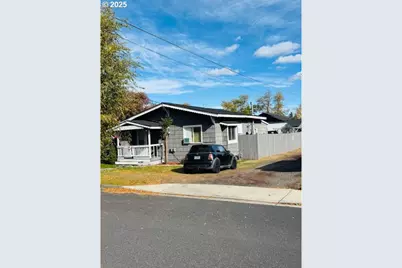 432 NW 10th St, Redmond, OR 97756 - Photo 1