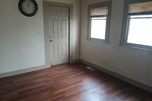 432 NW 10th St, Redmond, OR 97756 - Photo 2