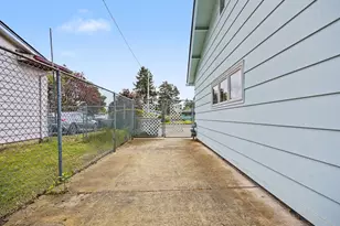 2301 NE 130th Ave, Portland, OR 97230 - Photo 36
