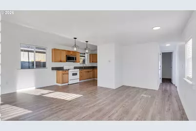 1768 38th Pl, Salem, OR 97305 - Photo 4