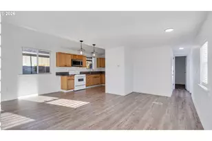 1768 38th Pl, Salem, OR 97305 - Photo 4