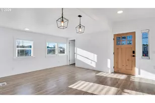 1768 38th Pl, Salem, OR 97305 - Photo 2