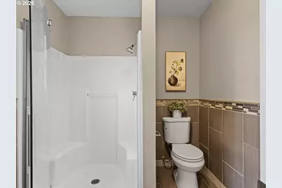 12988 SE Bluff Dr, Clackamas, OR 97015 - Photo 14