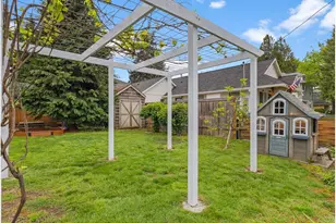 374 NE Edison St, Hillsboro, OR 97124 - Photo 22
