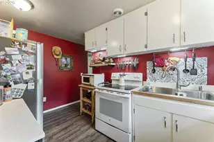 297 SW Walnut Ave, Dallas, OR 97338 - Photo 8