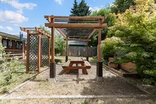 297 SW Walnut Ave, Dallas, OR 97338 - Photo 18