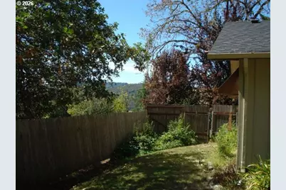 625 SE Terrace Dr, Roseburg, OR 97470 - Photo 16