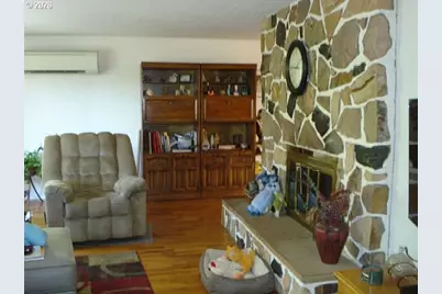 625 SE Terrace Dr, Roseburg, OR 97470 - Photo 4