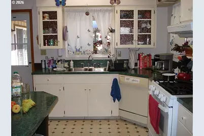 625 SE Terrace Dr, Roseburg, OR 97470 - Photo 8