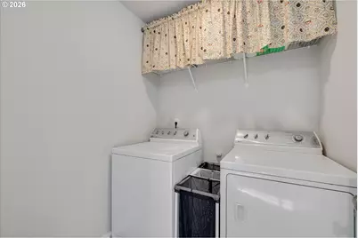 282 W 17th St, Lafayette, OR 97127 - Photo 26