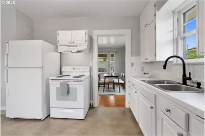 1015 E 10th St, The Dalles, OR 97058 - Photo 8