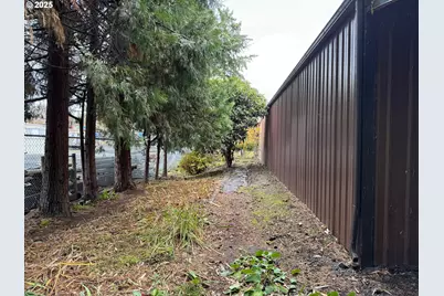 202 NE Fulton St, Roseburg, OR 97470 - Photo 36