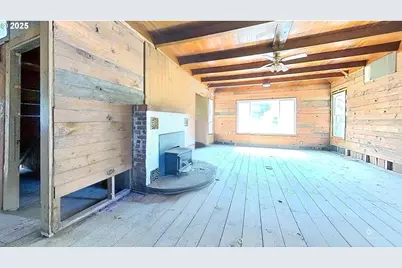 202 NE Fulton St, Roseburg, OR 97470 - Photo 8