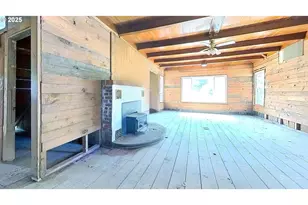 202 NE Fulton St, Roseburg, OR 97470 - Photo 8