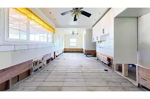 202 NE Fulton St, Roseburg, OR 97470 - Photo 10