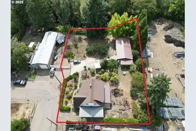 202 NE Fulton St, Roseburg, OR 97470 - Photo 2