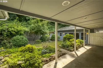 10516 SE Clinton St, Portland, OR 97266 - Photo 32
