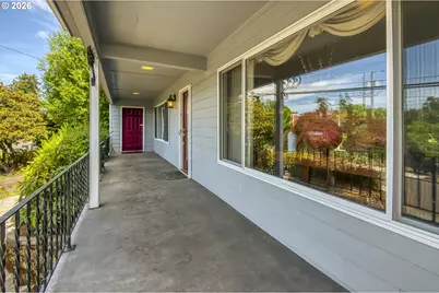 10516 SE Clinton St, Portland, OR 97266 - Photo 4