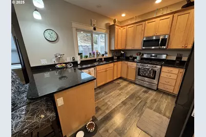 2317 Laura Ln, North Bend, OR 97459 - Photo 4