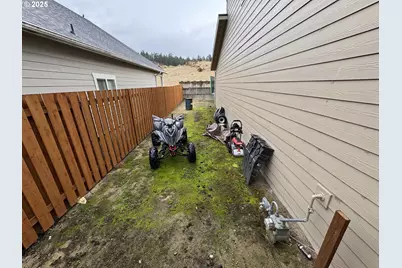 2317 Laura Ln, North Bend, OR 97459 - Photo 40