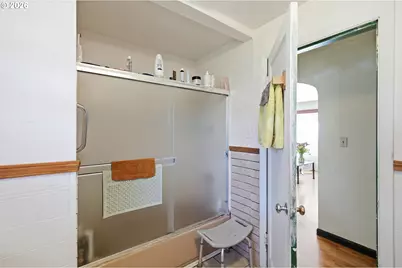 1012 7th St, Springfield, OR 97477 - Photo 26