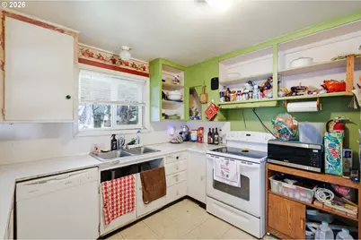 1012 7th St, Springfield, OR 97477 - Photo 12