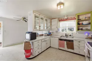 1012 7th St, Springfield, OR 97477 - Photo 14