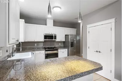 9250 SW Sagert St, Tualatin, OR 97062 - Photo 12