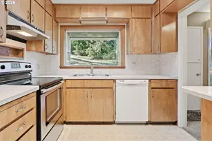 9477 SW 62nd Dr, Portland, OR 97219 - Photo 12