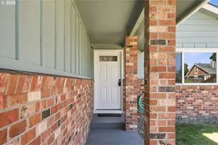 305 Meadow Ln, Creswell, OR 97426 - Photo 4