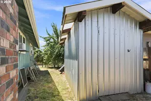 305 Meadow Ln, Creswell, OR 97426 - Photo 26