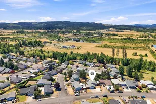 305 Meadow Ln, Creswell, OR 97426 - Photo 30