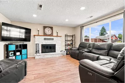 305 Meadow Ln, Creswell, OR 97426 - Photo 6