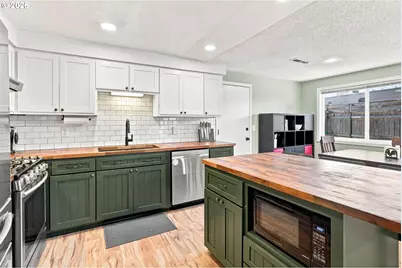 305 Meadow Ln, Creswell, OR 97426 - Photo 8