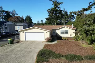 855 Maple St, Florence, OR 97439 - Photo 2