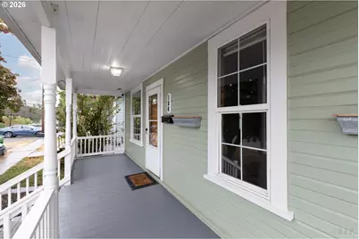184 S 2nd St, Saint Helens, OR 97051 - Photo 2