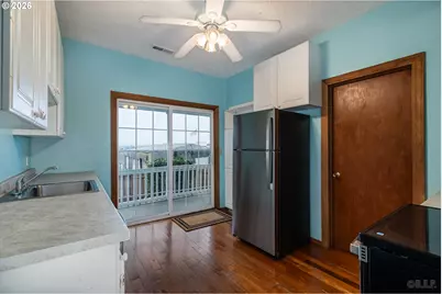184 S 2nd St, Saint Helens, OR 97051 - Photo 8