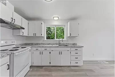 8970 SW Reiling St, Portland, OR 97224 - Photo 8