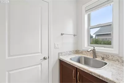 1277 Robert St, Woodburn, OR 97071 - Photo 22