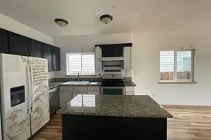 702 NE 94th Ave, Portland, OR 97220 - Photo 10