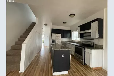 702 NE 94th Ave, Portland, OR 97220 - Photo 12