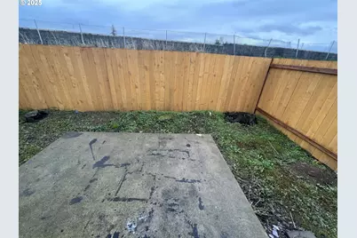 702 NE 94th Ave, Portland, OR 97220 - Photo 44