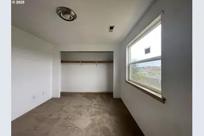 702 NE 94th Ave, Portland, OR 97220 - Photo 28